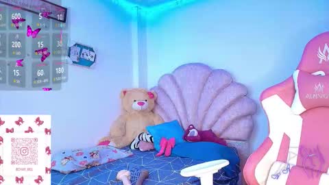 charlotte_walker1 online show from 01/07/26, 01:52