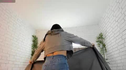 Snapshot of charlotte_whitee1 chatting on 03/04/25, 10:57 Charlotte Everyday From 0700 to 1300 Col Time online show from 03/04/25, 10:57