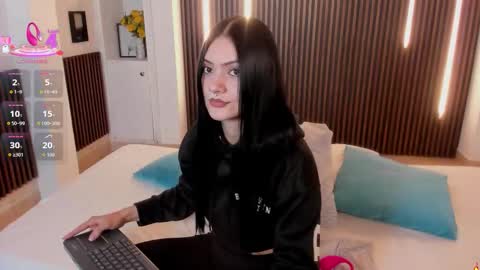 Snapshot of charlotte_whitee1 chatting on 09/21/25, 12:18 Charlotte Everyday From 0700 to 1300 Col Time online show from 09/21/25, 12:18