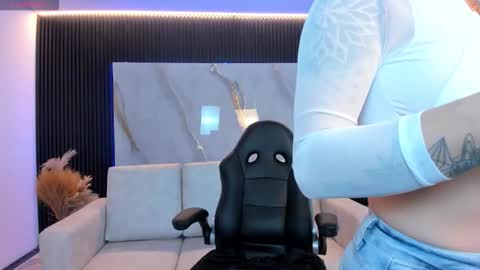 Snapshot of charlotte_whitee1 chatting on 01/17/26, 01:05 Charlotte Everyday From 0700 to 1300 Col Time online show from 01/17/26, 01:05