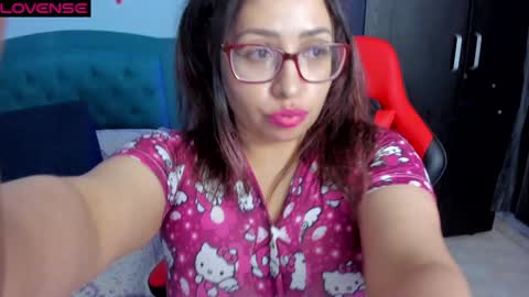 Snapshot of charlottee_lovee69 chatting on 01/13/25, 11:17 Natalia online show from 01/13/25, 11:17