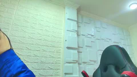 Charlotte  Schmidt online show from 12/17/25, 11:27