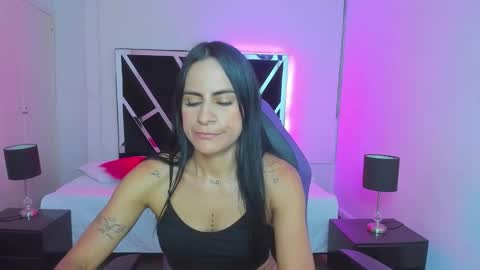 Snapshot of charlotthe_ee chatting on 09/20/25, 06:53 online show from 09/20/25, 06:53