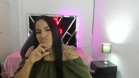 Snapshot of charlotthe_ee chatting on 09/30/25, 07:41 online show from 09/30/25, 07:41