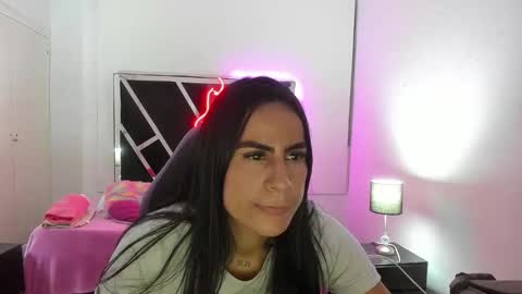 Snapshot of charlotthe_ee chatting on 10/11/25, 11:25 online show from 10/11/25, 11:25