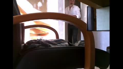 Snapshot of charly052 chatting on 02/18/25, 09:32 charly052 online show from 02/18/25, 09:32