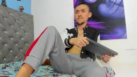 Snapshot of charly_fenix chatting on 10/31/25, 01:06 Charly online show from 10/31/25, 01:06