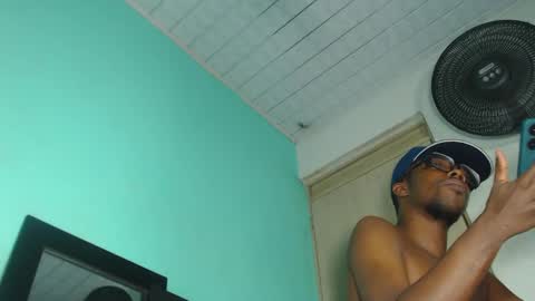 charly_vergonti_ online show from 12/21/24, 11:11