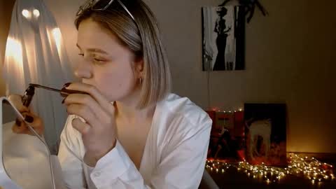 Michelle  online show from 10/28/25, 03:21