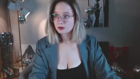 Snapshot of charming_beauty chatting on 05/03/26, 03:01 Michelle online show from 05/03/26, 03:01