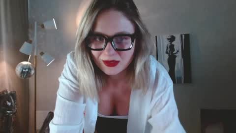 Snapshot of charming_beauty chatting on 06/05/26, 06:52 Michelle online show from 06/05/26, 06:52