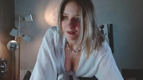 Snapshot of charming_beauty chatting on 06/08/26, 06:25 Michelle online show from 06/08/26, 06:25