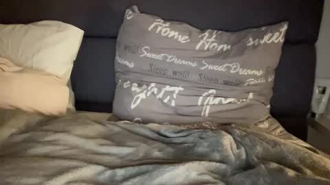 Vicky online show from 10/25/25, 06:46