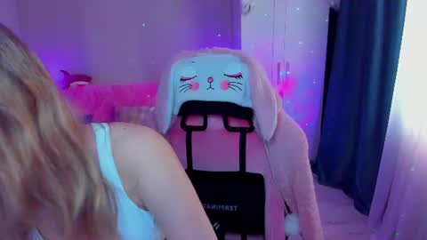 Snapshot of chatur_lady_ chatting on 07/12/26, 03:08 Betty online show from 07/12/26, 03:08