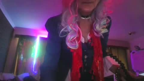 Snapshot of chaturdell9359 chatting on 10/15/25, 02:22 We Chat online show from 10/15/25, 02:22