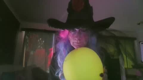 Snapshot of chaturdell9359 chatting on 10/24/25, 03:36 We Chat online show from 10/24/25, 03:36