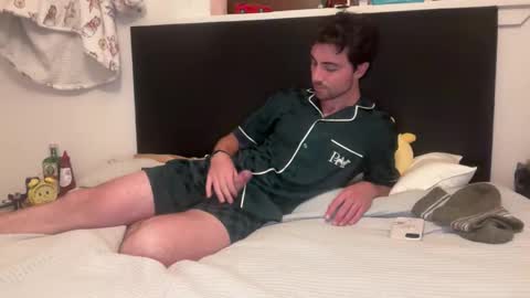 Snapshot of chazdazle chatting on 10/31/25, 09:54 Chaz online show from 10/31/25, 09:54