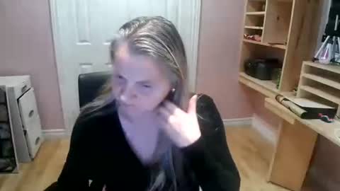 chealsiek online show from 12/04/25, 11:13