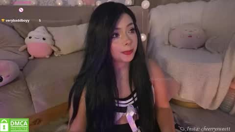 Snapshot of cheerrysweett chatting on 10/15/25, 12:33 Baby Cherry online show from 10/15/25, 12:33