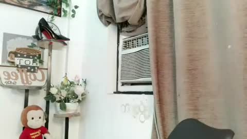 Snapshot of chennybbgirl chatting on 12/22/25, 04:48 chenny online show from 12/22/25, 04:48