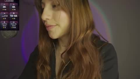 Holly online show from 09/26/25, 11:09