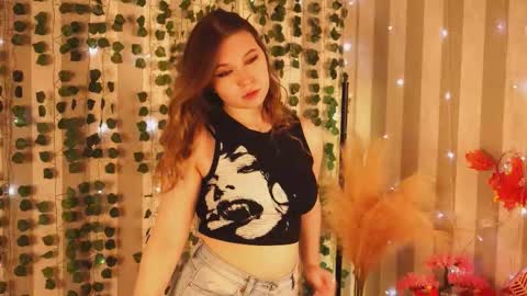 Snapshot of cherry_cheeky_juice chatting on 11/12/25, 06:30 Di online show from 11/12/25, 06:30