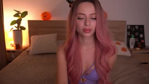 Alisha online show from 10/27/25, 10:47