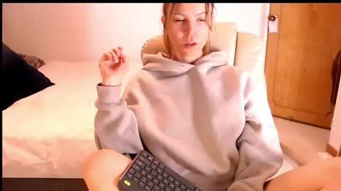 Anna online show from 11/20/25, 02:34