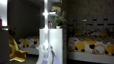 Independent Cherry fox online show from 09/14/25, 12:21