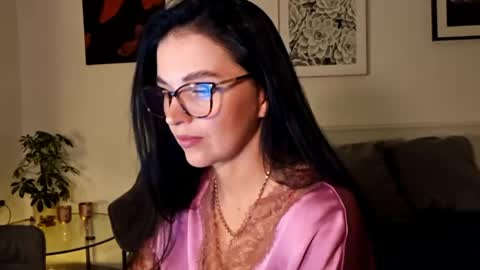 Kira online show from 06/08/26, 07:58