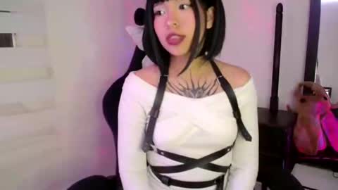 Snapshot of cherrywitchy chatting on 02/14/25, 04:04 Cherry online show from 02/14/25, 04:04