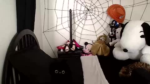 Snapshot of cherrywitchy chatting on 10/15/25, 04:40 Cherry online show from 10/15/25, 04:40