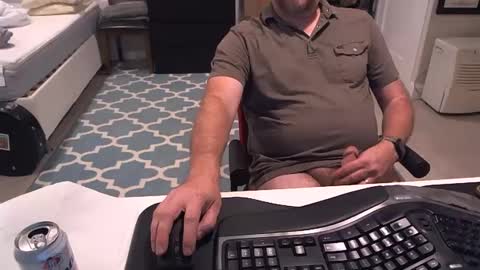 Snapshot of chesbayboy chatting on 09/27/25, 04:06 chesbayboy online show from 09/27/25, 04:06