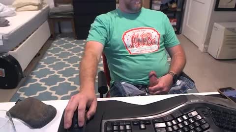 Snapshot of chesbayboy chatting on 10/09/25, 04:05 chesbayboy online show from 10/09/25, 04:05