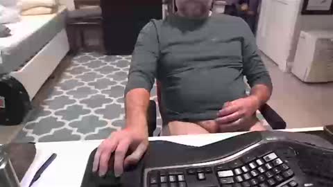 Snapshot of chesbayboy chatting on 10/16/25, 03:13 chesbayboy online show from 10/16/25, 03:13