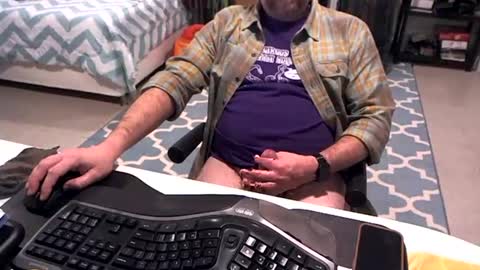 Snapshot of chesbayboy chatting on 01/17/26, 04:50 chesbayboy online show from 01/17/26, 04:50