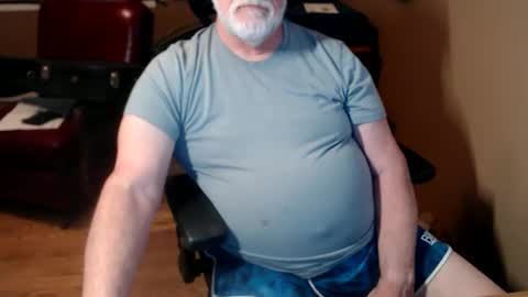 Snapshot of chgodad chatting on 05/10/26, 12:05 chgodad online show from 05/10/26, 12:05