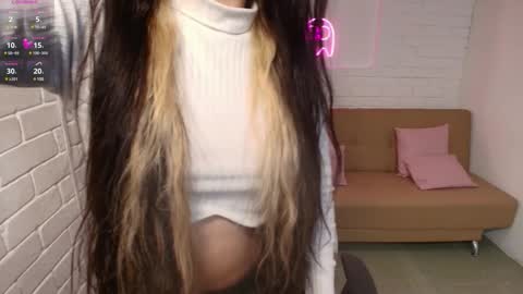 Snapshot of chiara_tay chatting on 12/23/24, 04:22 Chiara online show from 12/23/24, 04:22