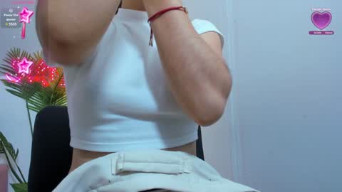 Snapshot of chiara_tay chatting on 01/15/25, 02:27 Chiara online show from 01/15/25, 02:27