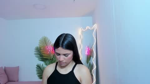 Snapshot of chiara_tay chatting on 01/18/25, 07:15 Chiara online show from 01/18/25, 07:15