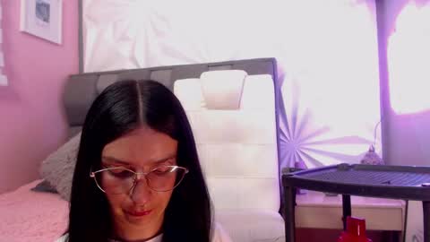 Snapshot of chiaraa_fiore chatting on 02/17/25, 08:04 Chiara online show from 02/17/25, 08:04