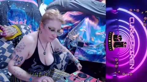Snapshot of chiaroscurosiren chatting on 02/08/26, 07:34 CurvySiren online show from 02/08/26, 07:34