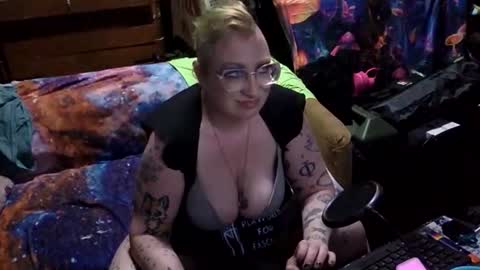 Snapshot of chiaroscurosiren chatting on 04/16/26, 05:52 CurvySiren online show from 04/16/26, 05:52
