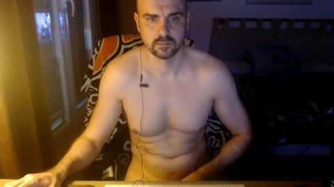 Snapshot of chicocam1983 chatting on 10/26/25, 04:46 chicocam1983 online show from 10/26/25, 04:46