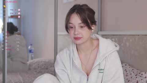Snapshot of chillgirlll chatting on 06/07/26, 05:00 Nicole online show from 06/07/26, 05:00