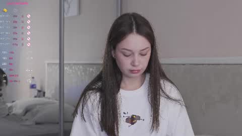 Snapshot of chillgirlll chatting on 07/07/26, 05:32 Nicole online show from 07/07/26, 05:32