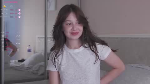Snapshot of chillgirlll chatting on 07/10/26, 05:45 Nicole online show from 07/10/26, 05:45