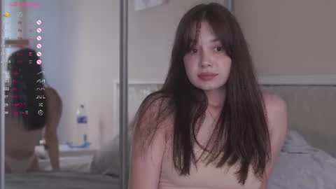 Snapshot of chillgirlll chatting on 07/12/26, 05:53 Nicole online show from 07/12/26, 05:53