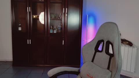 Bella online show from 12/18/25, 09:04