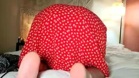 Snapshot of chillwithcamii chatting on 05/05/26, 04:15 yoursensualparadise online show from 05/05/26, 04:15